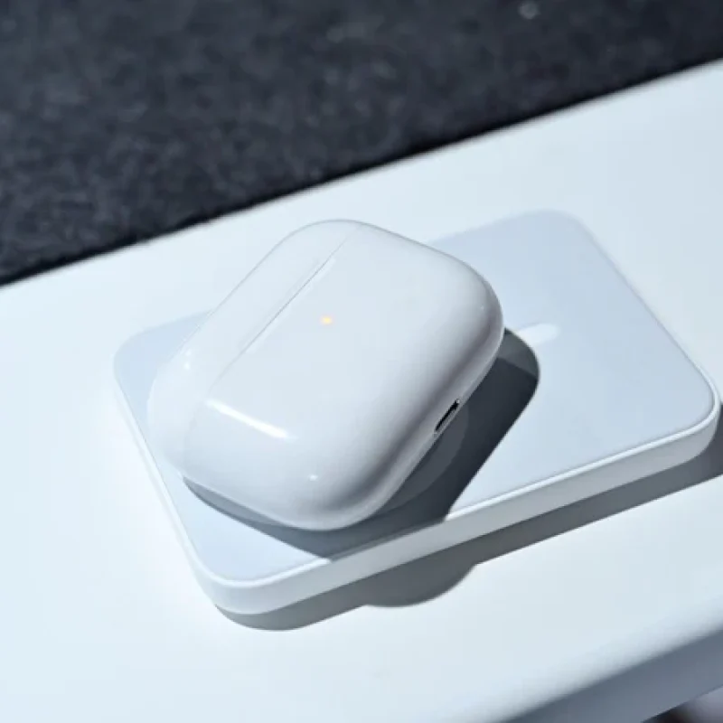 5000mAh Ultra-Thin Magnetic Wireless Power Bank - Image 5
